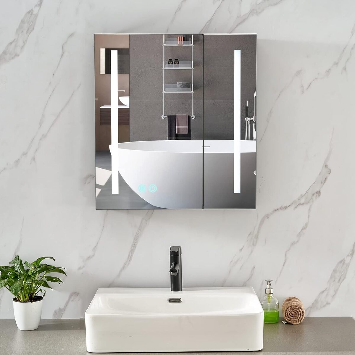 Test de l'armoire de salle de bain Plumbsys en aluminium avec LED et désembuage