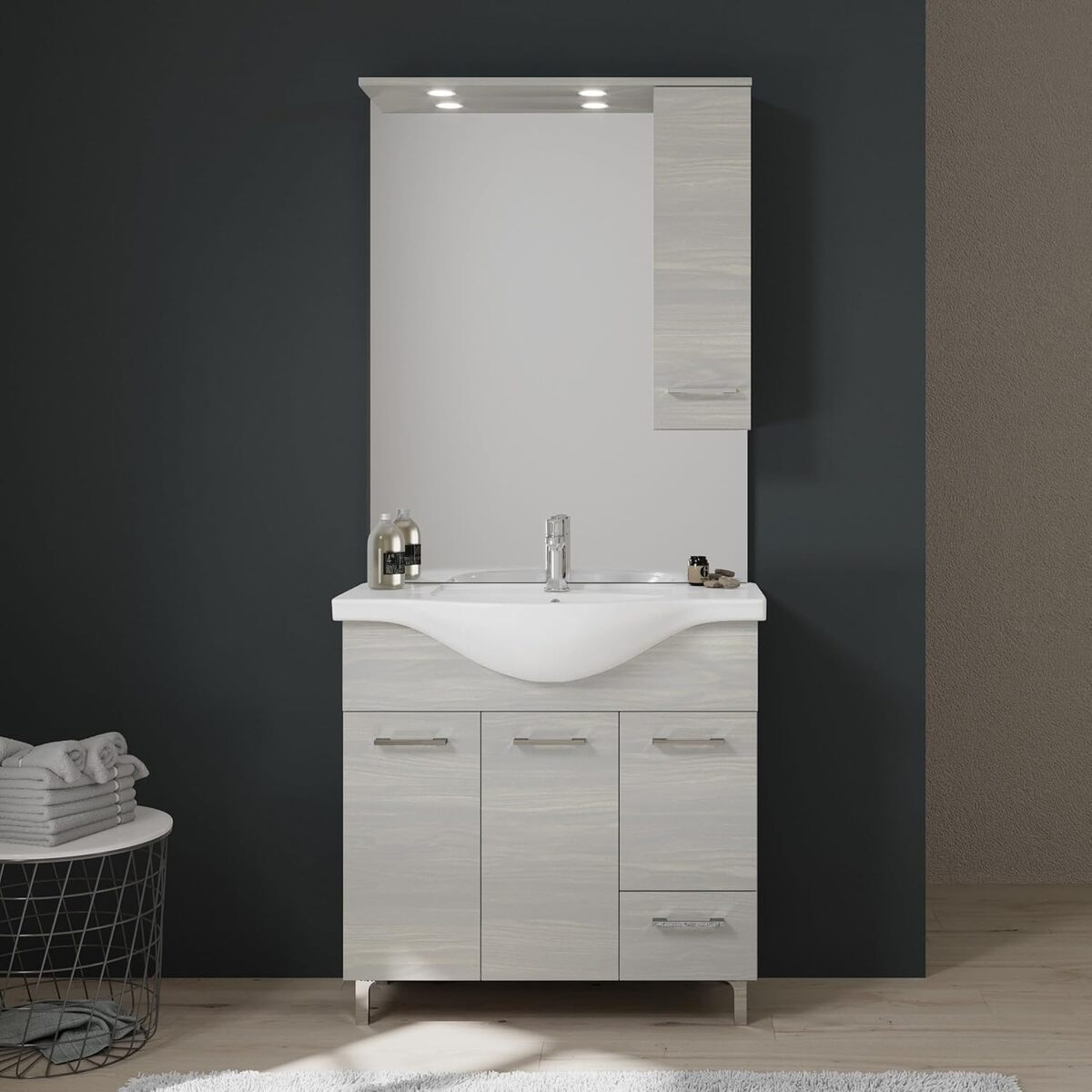 Test du meuble salle de bains Kiamami Valentina 85 cm : portes, tiroir, miroir et rangement
