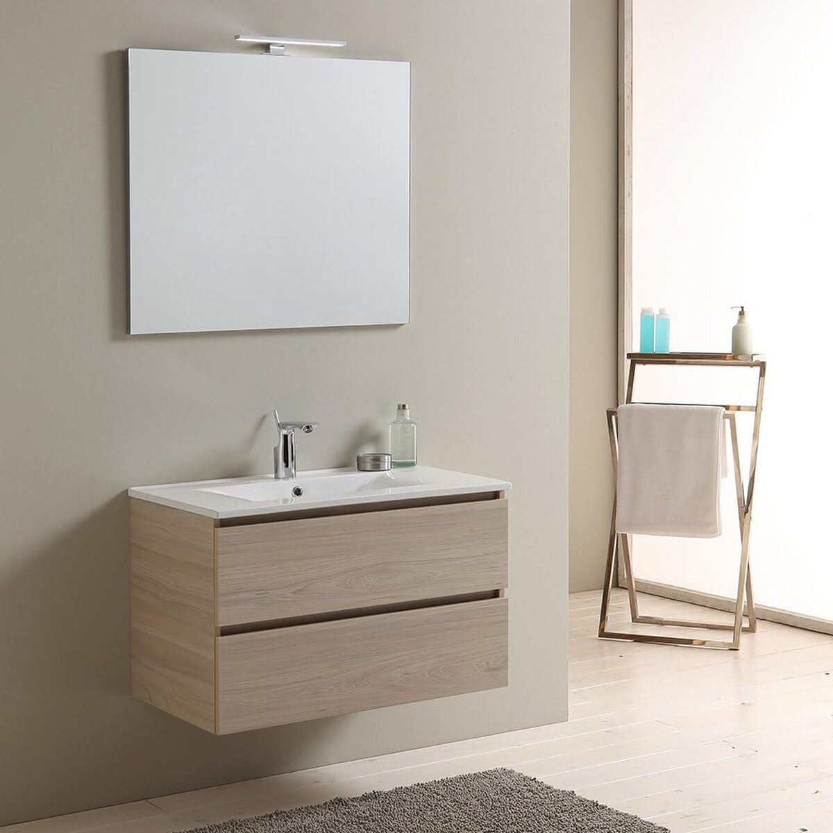 Test : meuble de salle de bain Elm Elm Lion avec LED et lavabo Berlin